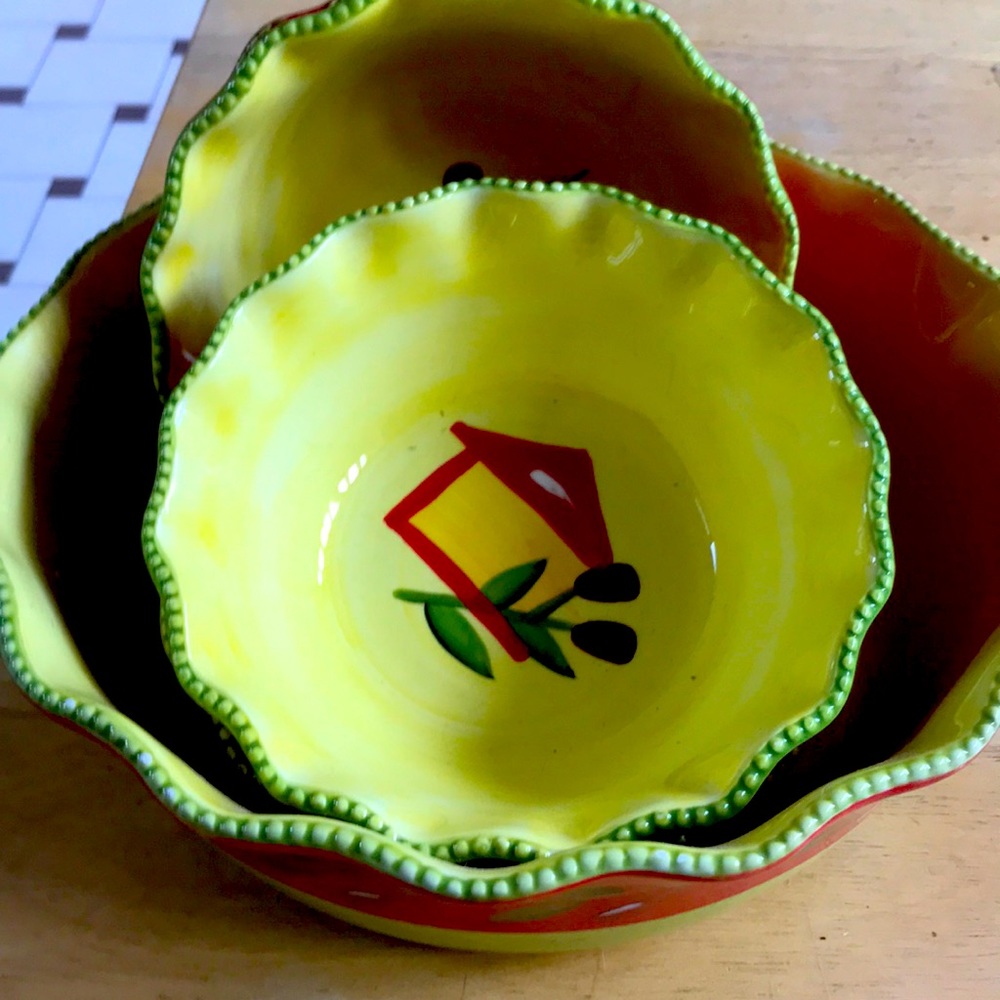 Temptation ovenware. Large bowl with 4 smaller bowls